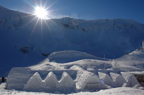 Romania-balea-lake-ice-hotel