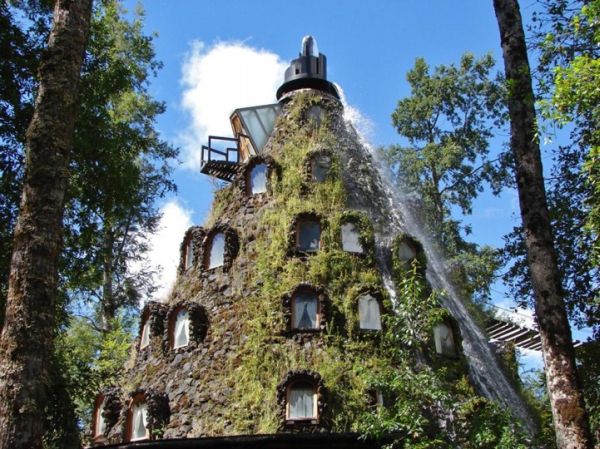 chiles-water-spewing-volcano-hotel