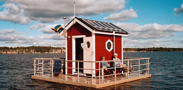 floating-house-on-the-lake