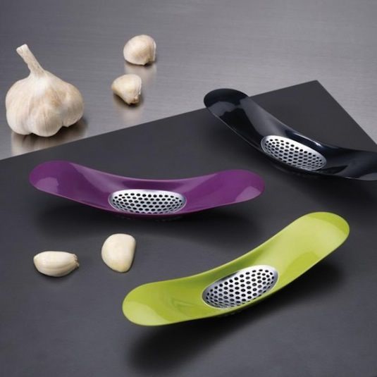 50-Useful-Kitchen-Gadgets-You-Didnt-Know-Existed-garlic